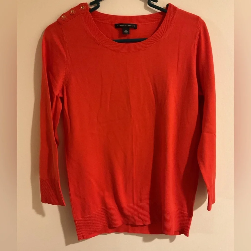 Banana Republic sweater scoop